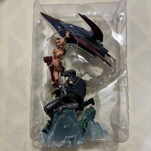 Injustice Gods Among US Batman and Wonder Wonder Woman DC Comics Statue